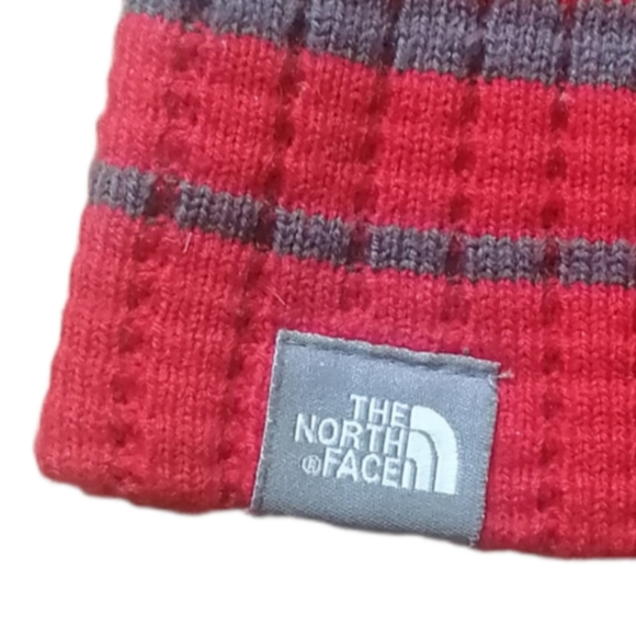 The Nortth Face Red Beanie Unisex - Picture 2 of 4